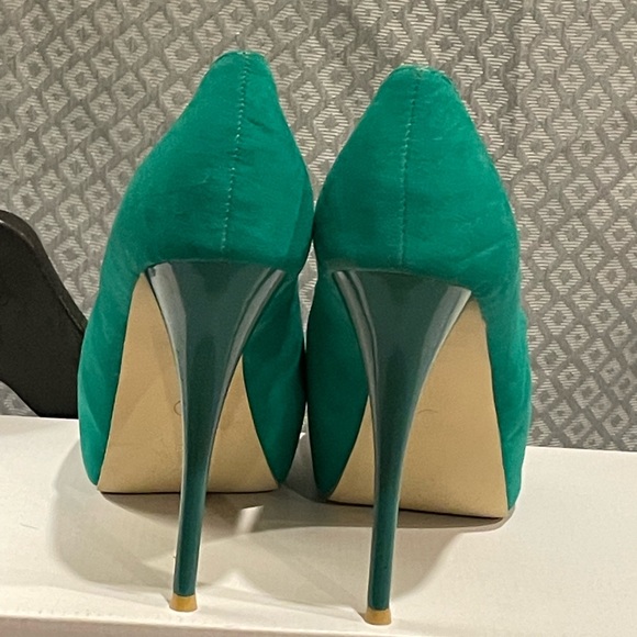 Green Velvet Slip On Charles Albert Stilettos/ Pumps.💢 - Picture 3 of 5